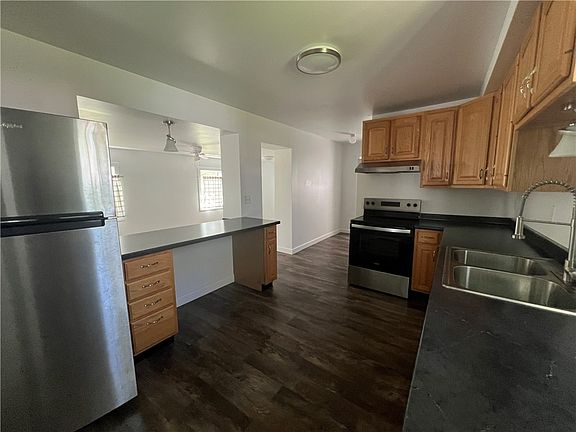 4th image of 1702 N Summit Ave