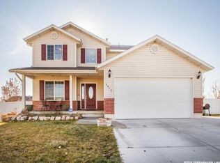 3913 W Hammon Ln, Syracuse, UT 84075