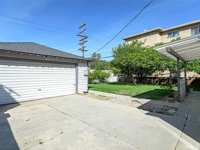 2111 N Verdugo Rd — Photo 40