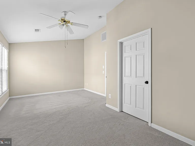 5011 Waple Ln — Photo 45
