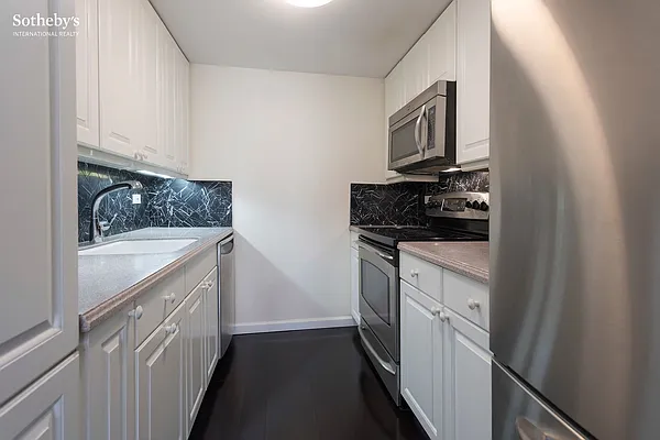 Sold by Sotheby's International Realty | media 2