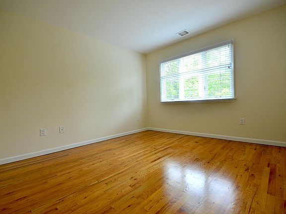 5th image of 170 Seminary Ave #2