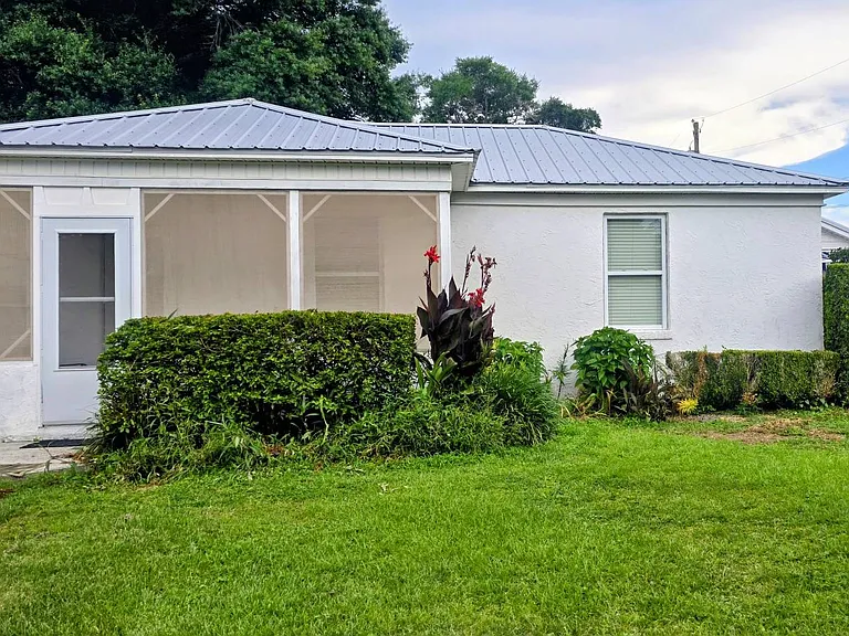 1200 Clay Ave — Photo 16