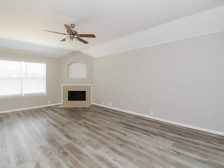 718 Reindeer Dr — Photo 4