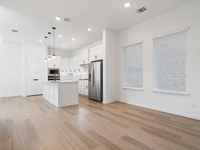 4209 Watson Way — Photo 5