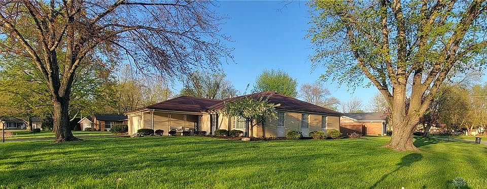 1st image of 390 Edgebrook Dr