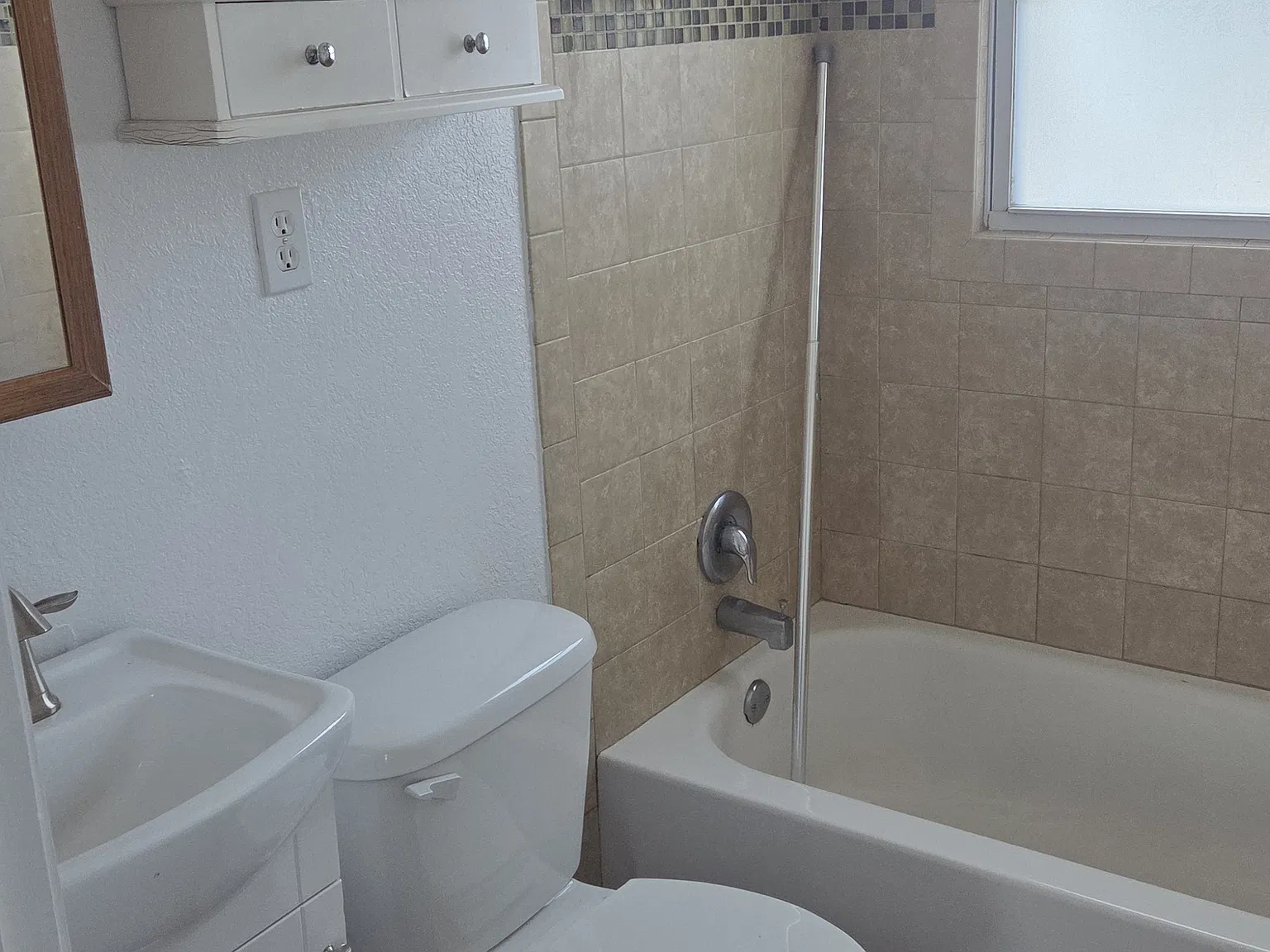 1 bed, 880 sqft, $1,600 — Photo 3