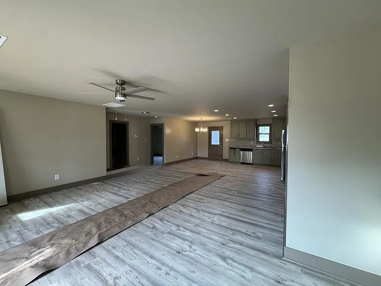 118 Dobbins Cir — Photo 4