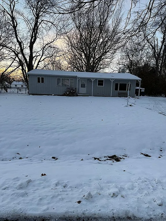 2443 Captain Ln photo 1