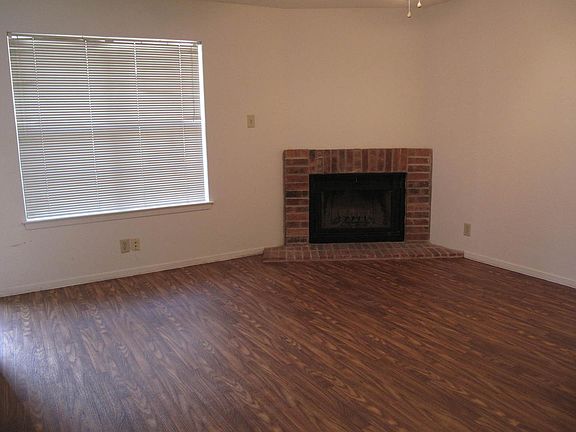 3rd image of 929 W Hickory St #B-19