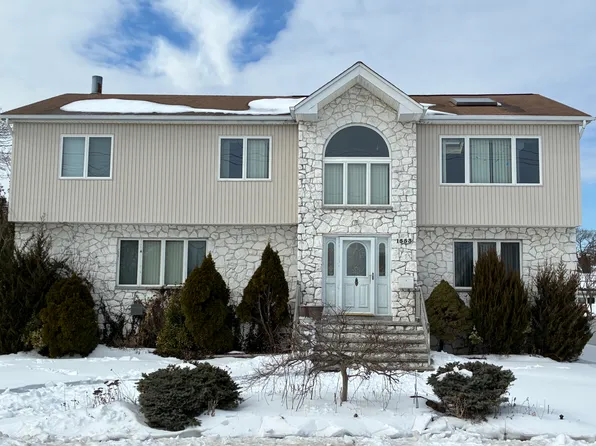 1553 Prospect Ave, East Meadow, NY 11554