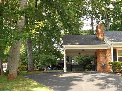 4th image of 77 Pine Dr