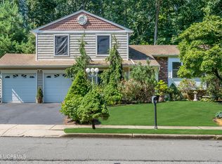 10 Glen Arden Dr, Howell, NJ