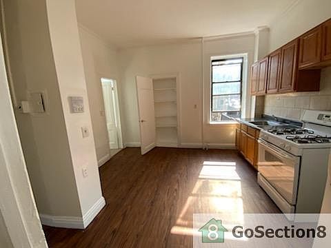 1st image of 128 Hawthorne Ave Floor 1