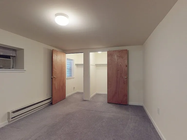 Walnut Court Apartments — Photo 16