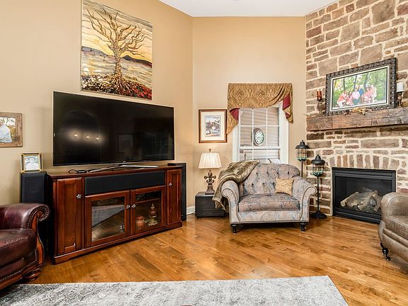 5th image of 162 Lexington Woods Dr