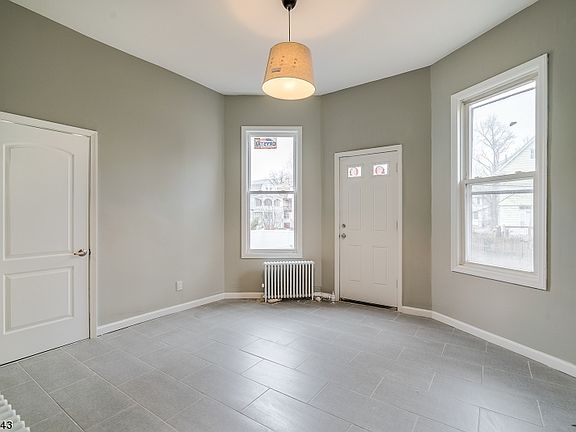 5th image of 92 Sanford St