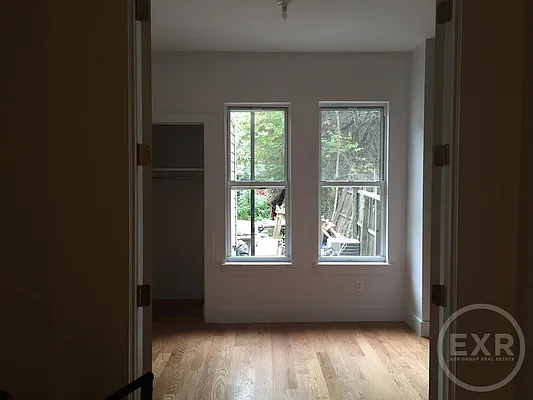 Rented by EXR | media 100