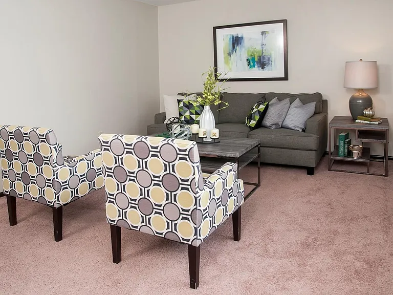 Hamline Pointe Apartments — Photo 28