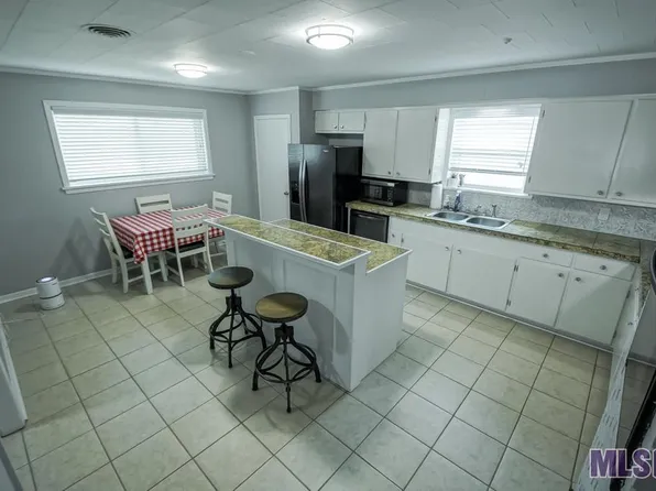 3032 Ross St, Port Allen, LA 70767