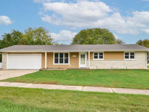 670 Court DRIVE, Hartford, WI 53027