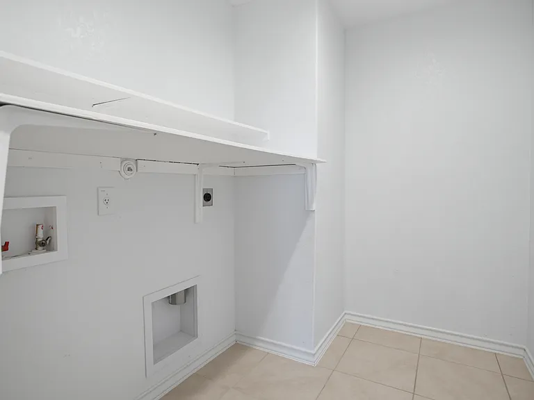 11931 Casparis — Photo 11