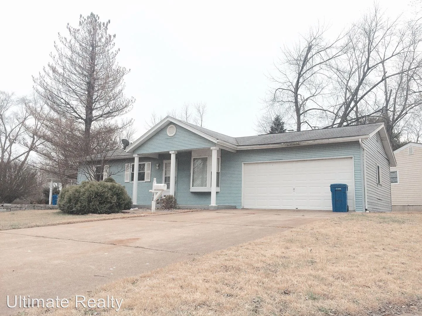 880 Central Pkwy photo 1
