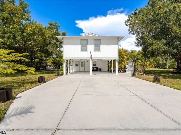 8787 Kodiak Ct, Saint James City, FL 33956