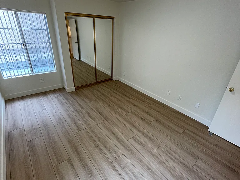 1051 Justin Ave — Photo 12