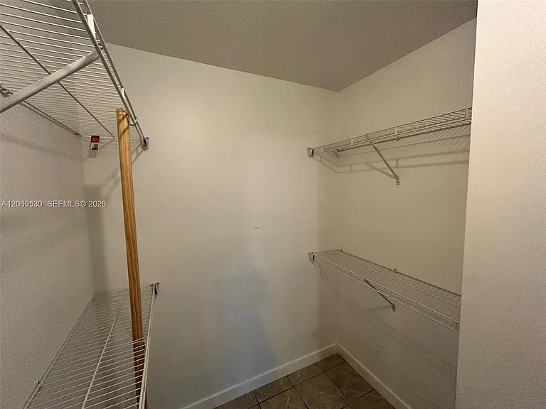 815 SW 30th St #J — Photo 44