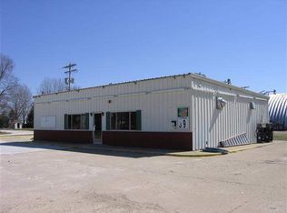 445 E Main St, Prairie City, IL 61470