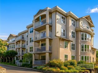 1240 Verdier Ave #204, Central Saanich, BC V8M2G9