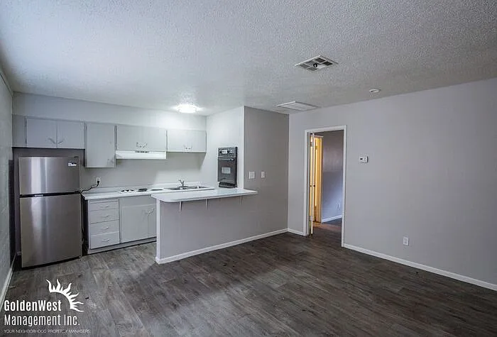 425 N Decatur Blvd — Photo 3