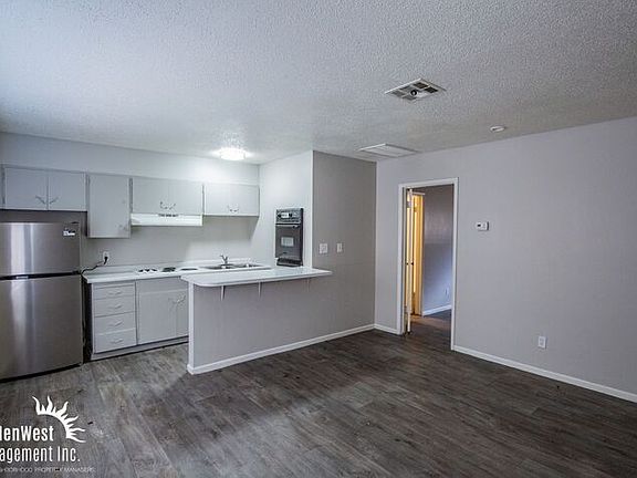 3rd image of 425 N Decatur Blvd APT 4