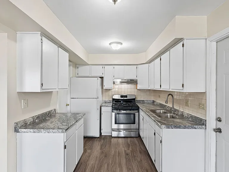 1960 Liberty Pl — Photo 11
