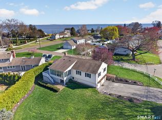 4 Fenwood Lane, Old Saybrook, CT 06475