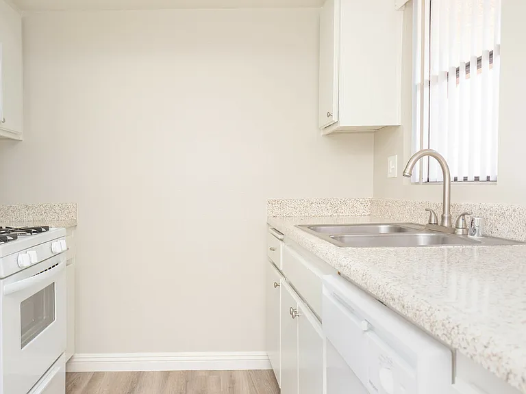 Stonewood Apartments — Photo 14