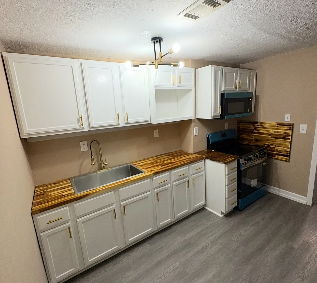 1408 W Curtis Ave — Photo 4