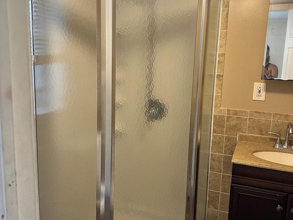 2nd image of 39 Blackford Ave Floor 1