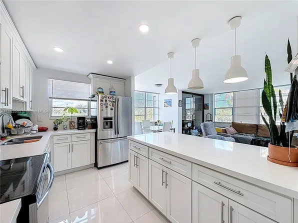 2751 Taft St APT 304, Hollywood, FL 33020