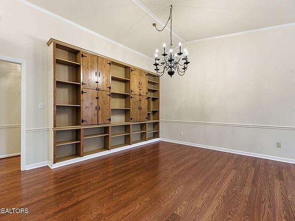 4th image of 4534 Shamus Way