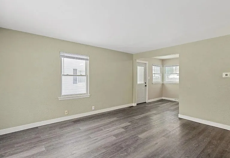 1031 Good Pl — Photo 3