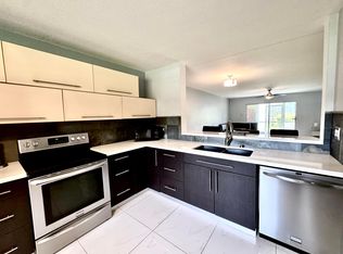 Buckingham L, Pembroke Pines, FL 33027