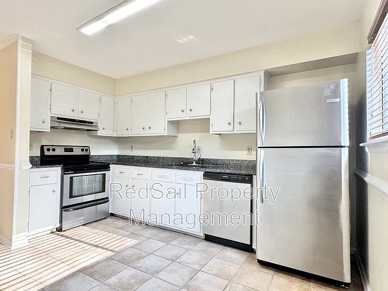 1067 Willow Green Dr — Photo 5