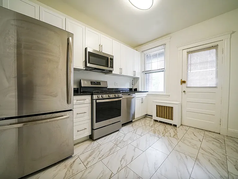 Selkirk Place Apartments — Photo 14