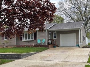 121 N Holmes St, Denver, IA 50622