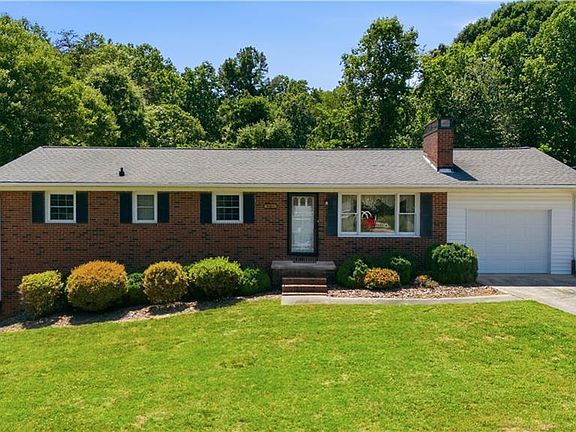 2nd image of 464 Cedar Dr