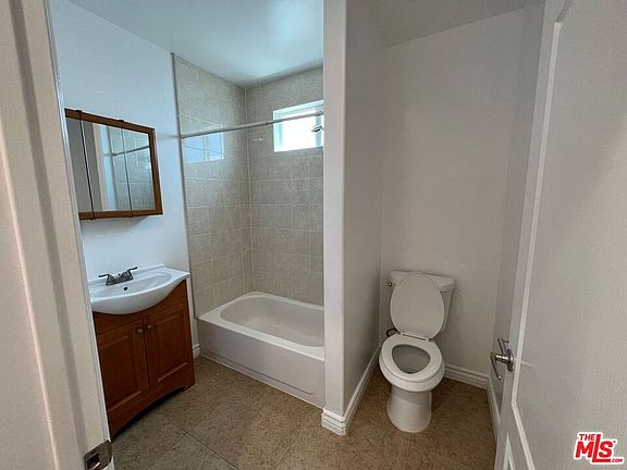 5th image of 1121 S Swall Dr