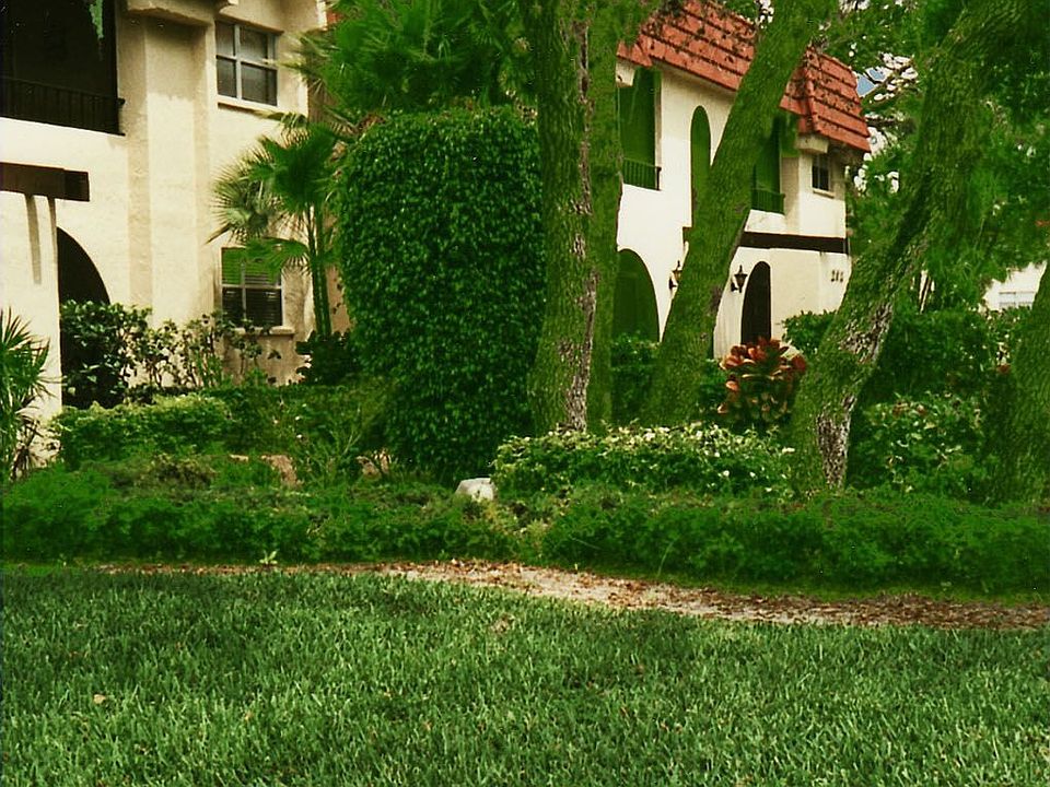 Villa-style Condo by State Park