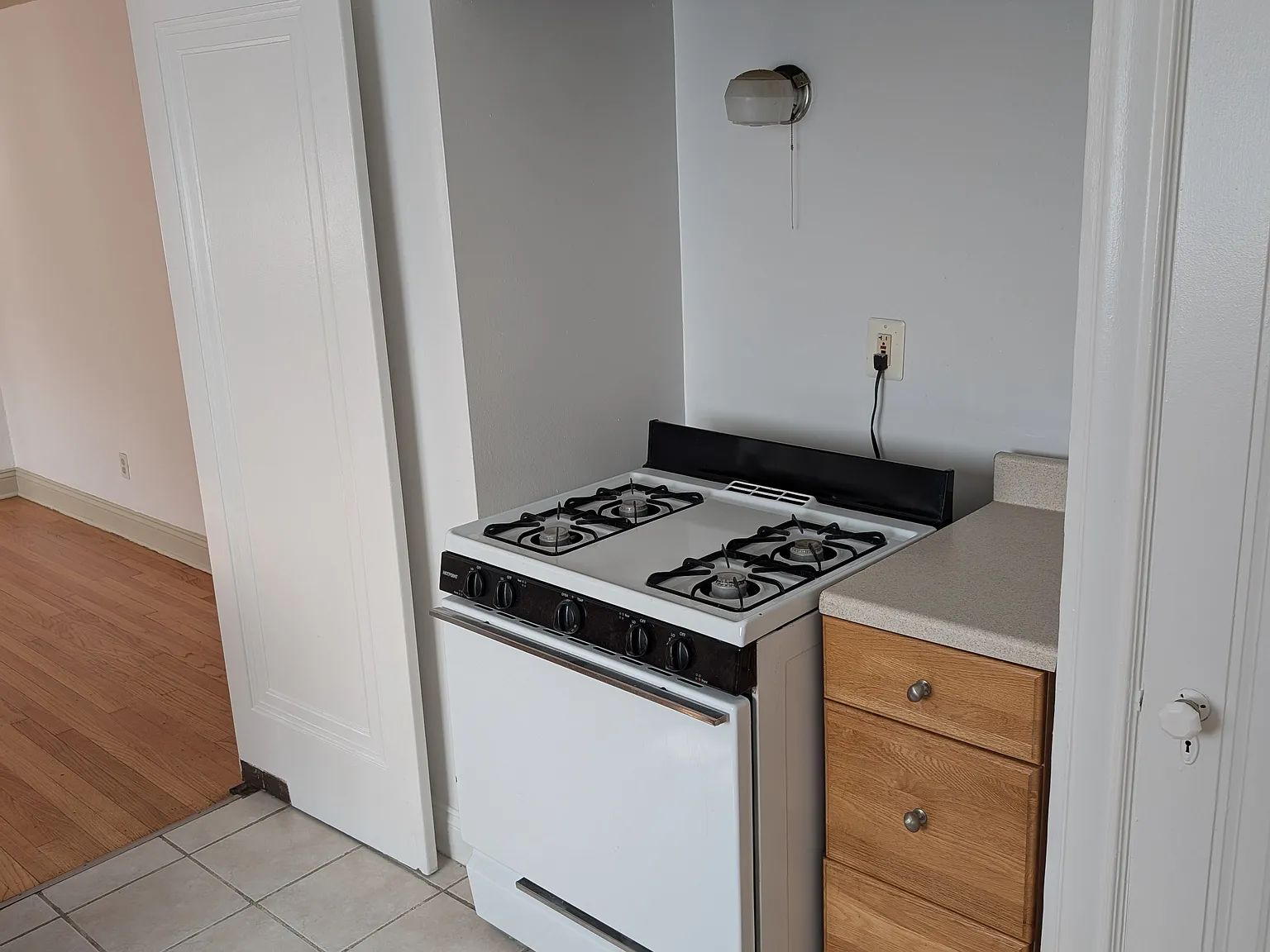 2 bed, 1000 sqft, $1,050 — Photo 3